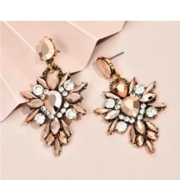 Boohoo PLUS WRAP SILK DRESS & RHINESTONE EARRINGS - Picture 5 of 8